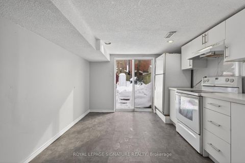 Photo 16 at 39 Rhydwen Avenue, Cliffside, Toronto