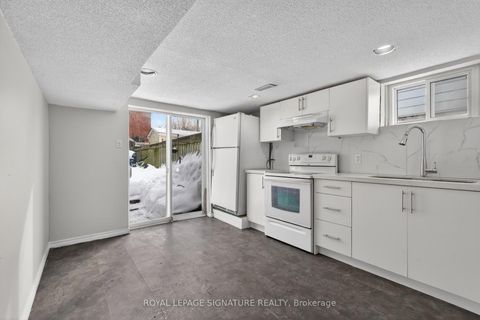Photo 17 at 39 Rhydwen Avenue, Cliffside, Toronto