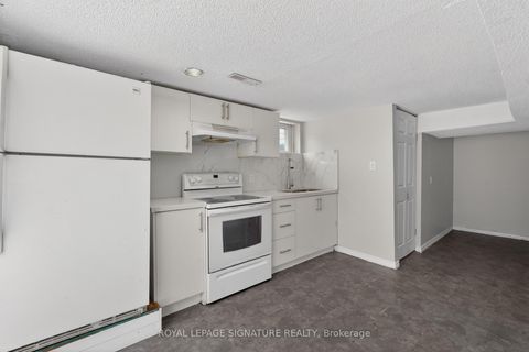 Photo 18 at 39 Rhydwen Avenue, Cliffside, Toronto