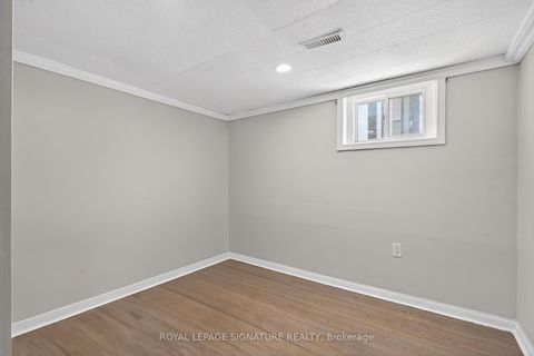 Photo 20 at 39 Rhydwen Avenue, Cliffside, Toronto