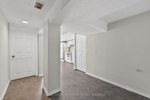 Photo 21 at 39 Rhydwen Avenue, Cliffside, Toronto