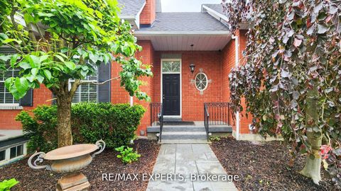 Photo 2 at 27 Theresa Circle, Kleinburg, Vaughan