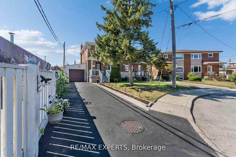 Photo 2 at 81 Hagar Avenue, Smythe, Toronto