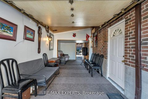 Photo 3 at 81 Hagar Avenue, Smythe, Toronto