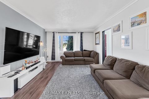 Photo 9 at 81 Hagar Avenue, Smythe, Toronto