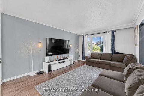Photo 10 at 81 Hagar Avenue, Smythe, Toronto