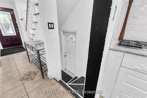 Photo 33 at 81 Hagar Avenue, Smythe, Toronto