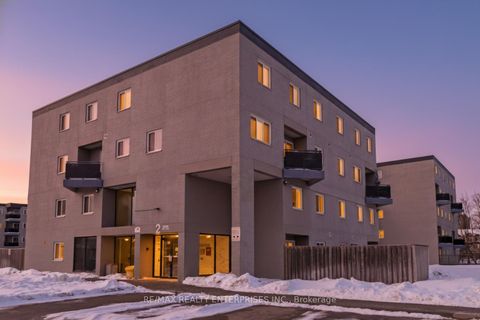 Photo 2 at 119 - 2001 Bonnymede Drive, Clarkson, Mississauga