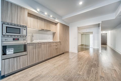 Photo 14 at 720 - 955 Bay Street, Bay Street Corridor, Toronto