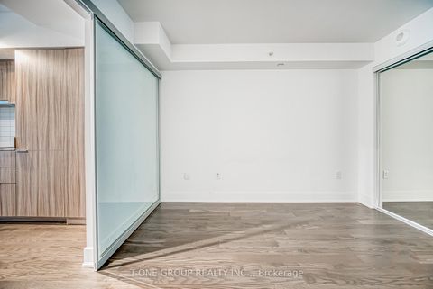 Photo 26 at 720 - 955 Bay Street, Bay Street Corridor, Toronto