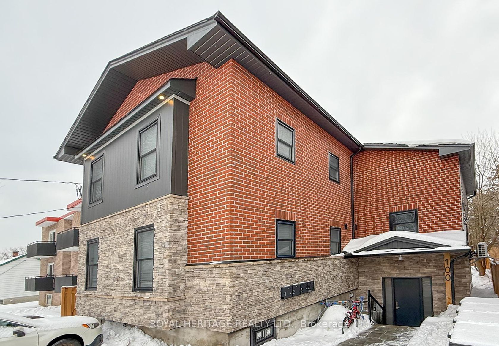 100 Cromwell Avenue, Vanier, Oshawa 
