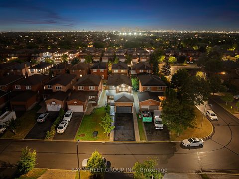 Photo 1 at 34 Lamp Crescent, West Woodbridge, Vaughan