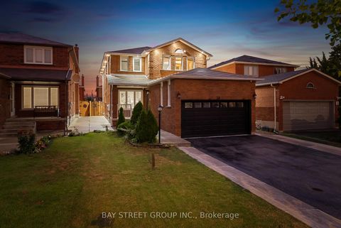 Photo 4 at 34 Lamp Crescent, West Woodbridge, Vaughan
