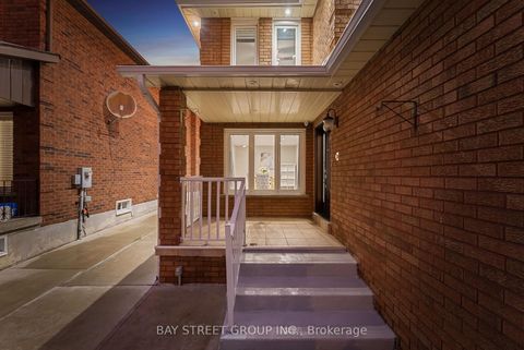 Photo 5 at 34 Lamp Crescent, West Woodbridge, Vaughan