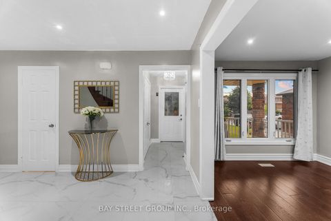 Photo 6 at 34 Lamp Crescent, West Woodbridge, Vaughan