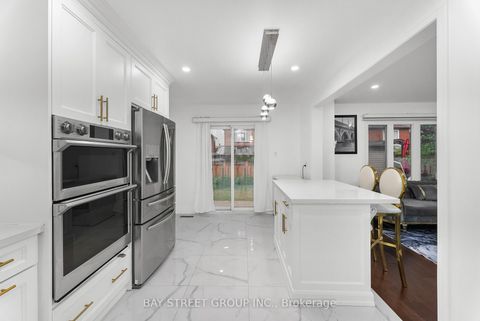 Photo 10 at 34 Lamp Crescent, West Woodbridge, Vaughan