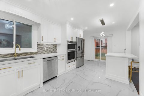 Photo 11 at 34 Lamp Crescent, West Woodbridge, Vaughan