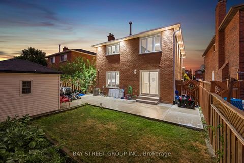 Photo 22 at 34 Lamp Crescent, West Woodbridge, Vaughan