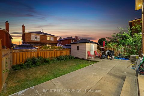 Photo 24 at 34 Lamp Crescent, West Woodbridge, Vaughan