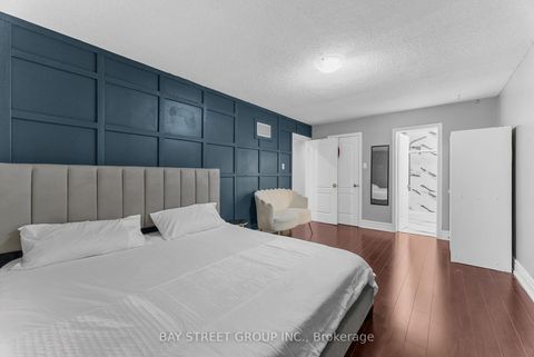 Photo 25 at 34 Lamp Crescent, West Woodbridge, Vaughan