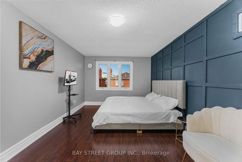 Photo 26 at 34 Lamp Crescent, West Woodbridge, Vaughan