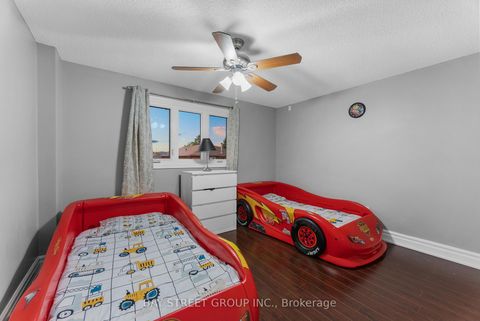 Photo 28 at 34 Lamp Crescent, West Woodbridge, Vaughan