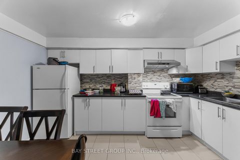 Photo 36 at 34 Lamp Crescent, West Woodbridge, Vaughan