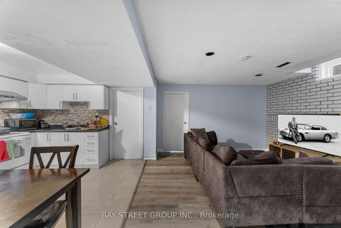 Photo 38 at 34 Lamp Crescent, West Woodbridge, Vaughan