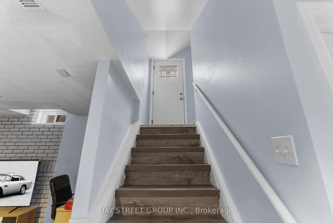 Photo 41 at 34 Lamp Crescent, West Woodbridge, Vaughan