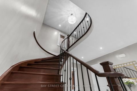 Photo 45 at 34 Lamp Crescent, West Woodbridge, Vaughan