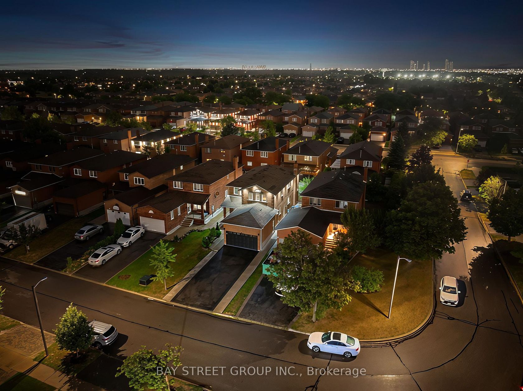 34 Lamp Crescent, West Woodbridge, Vaughan photo number 2