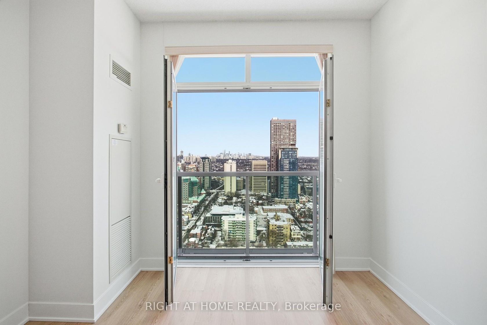 3302 - 120 Homewood Avenue, North St. James Town, Toronto by Loree Meneguzzi Real Estate 3302 - 120 Homewood Avenue, North St. James Town, Toronto