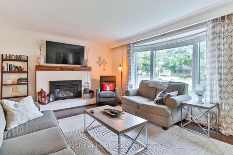 Photo 4 at 819 Srigley Street, College Manor, Newmarket