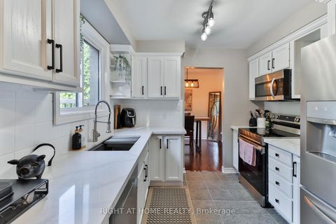 Photo 8 at 819 Srigley Street, College Manor, Newmarket