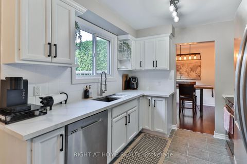 Photo 9 at 819 Srigley Street, College Manor, Newmarket