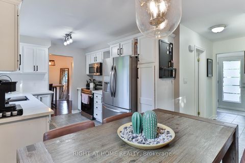 Photo 10 at 819 Srigley Street, College Manor, Newmarket