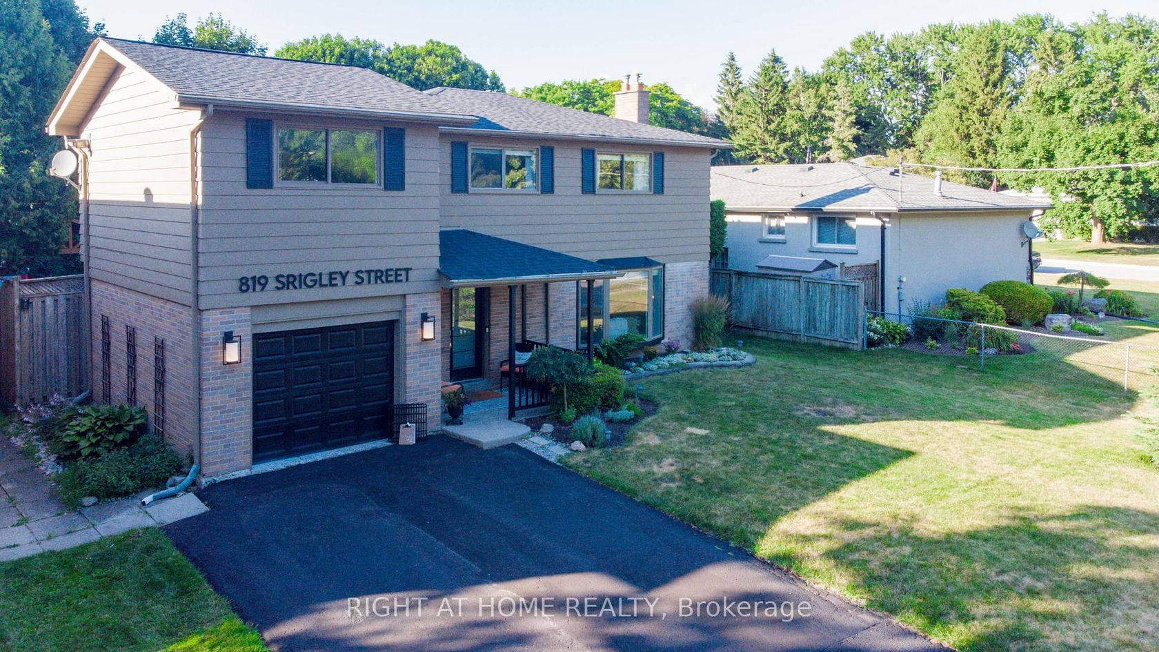 819 Srigley Street, College Manor, Newmarket photo number 2