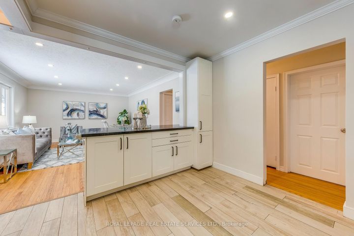 Photo 1 at 186 Fernwood Crescent, Hampton Heights, Hamilton