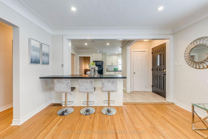 Photo 3 at 186 Fernwood Crescent, Hampton Heights, Hamilton