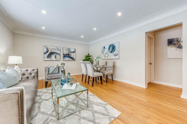 Photo 4 at 186 Fernwood Crescent, Hampton Heights, Hamilton