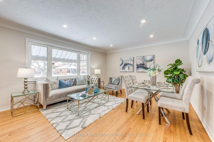Photo 5 at 186 Fernwood Crescent, Hampton Heights, Hamilton