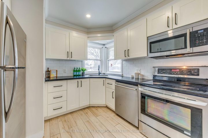 Photo 7 at 186 Fernwood Crescent, Hampton Heights, Hamilton