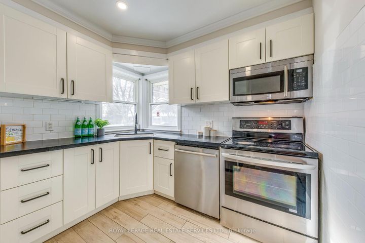 Photo 10 at 186 Fernwood Crescent, Hampton Heights, Hamilton