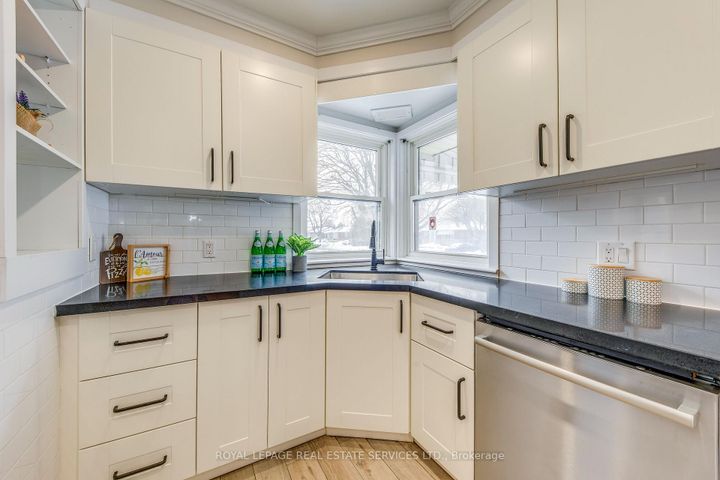 Photo 11 at 186 Fernwood Crescent, Hampton Heights, Hamilton