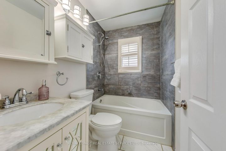 Photo 18 at 186 Fernwood Crescent, Hampton Heights, Hamilton