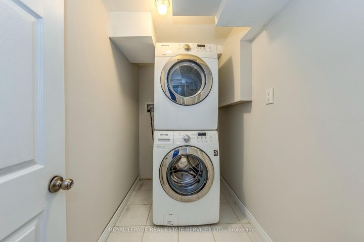 Photo 25 at 186 Fernwood Crescent, Hampton Heights, Hamilton