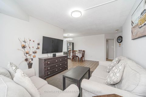 Photo 7 at 622 - 3 Greystone Walk Drive, Kennedy Park, Toronto