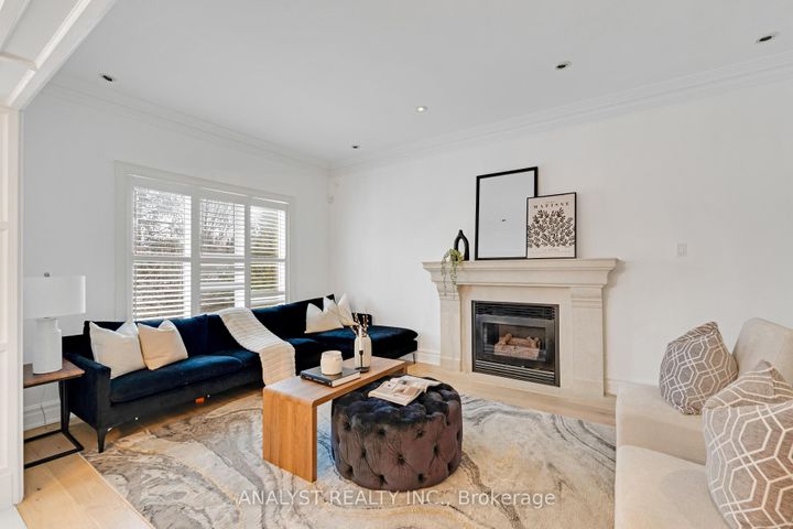 Photo 5 at 43 Carstad Crescent, Islington Woods, Vaughan