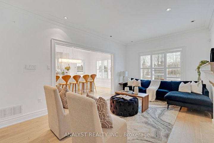 Photo 7 at 43 Carstad Crescent, Islington Woods, Vaughan