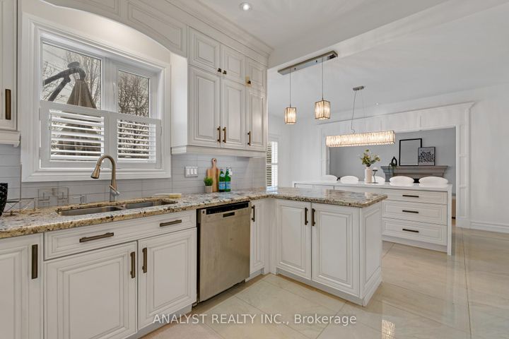 Photo 11 at 43 Carstad Crescent, Islington Woods, Vaughan